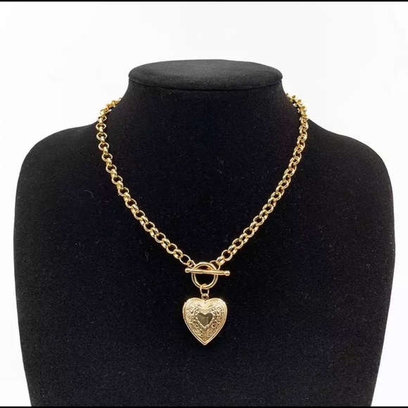 amixkloset Jewelry - Chain necklace with heart ♥️